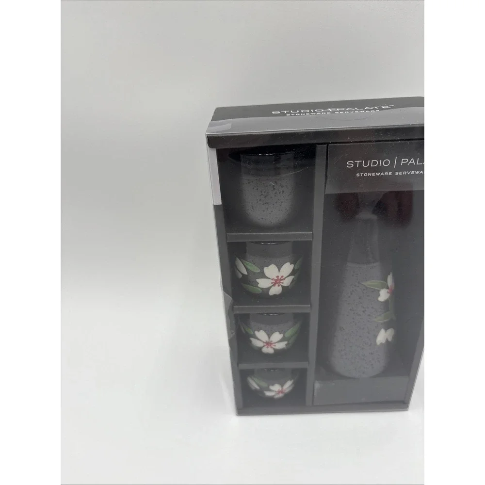 Studio Palate Stoneware Serveware‎ 5 Piece Sake Set 1 Bottle 4 Cups Gray Flower